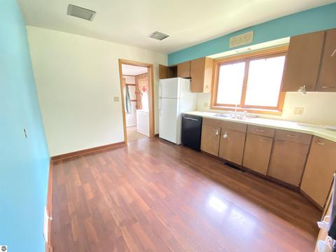 212 E Tyrell St, Saint Louis, MI 48880 photo 6