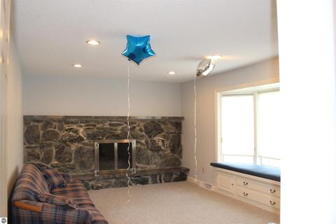 902 Riverview Dr, Alma, MI 48801 photo 9