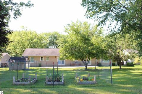 902 Riverview Dr, Alma, MI 48801 photo 8