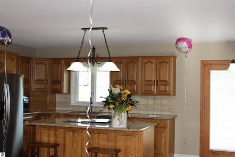 902 Riverview Dr, Alma, MI 48801 photo 10