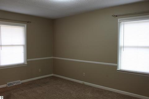 902 Riverview Dr, Alma, MI 48801 photo 14