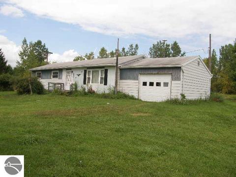 7731 E Johnson Rd, Ashley, MI 48806 photo 1