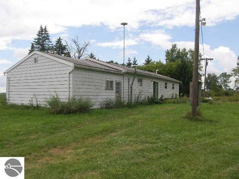 7731 E Johnson Rd, Ashley, MI 48806 photo 4