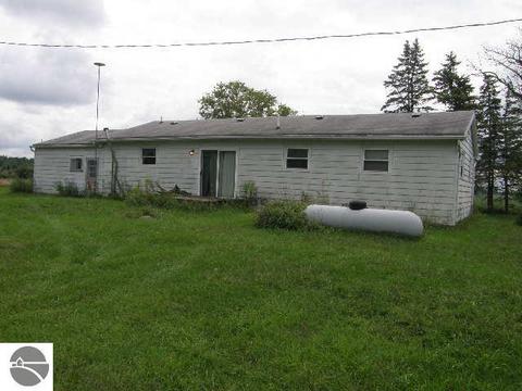 7731 E Johnson Rd, Ashley, MI 48806 photo 3