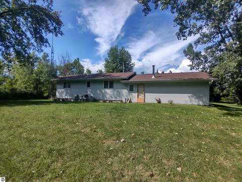 1892 E Huron Rd, Au Gres, MI 48703 photo 2