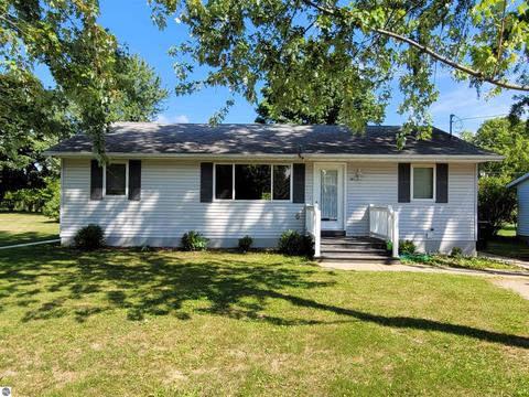 187 E Boulevard Dr, Shepherd, MI 48883 photo 2