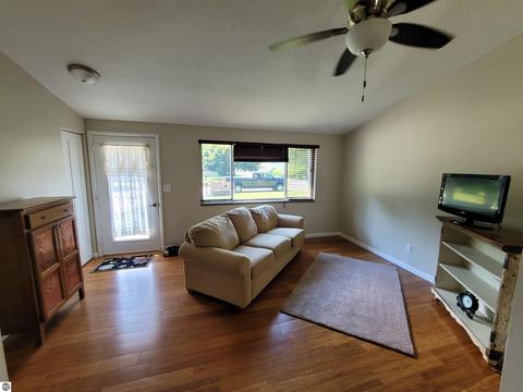 187 E Boulevard Dr, Shepherd, MI 48883 photo 9