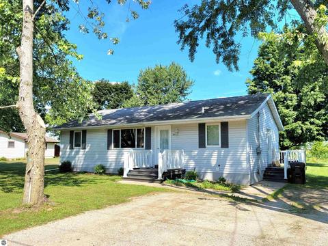 187 E Boulevard Dr, Shepherd, MI 48883 photo 1