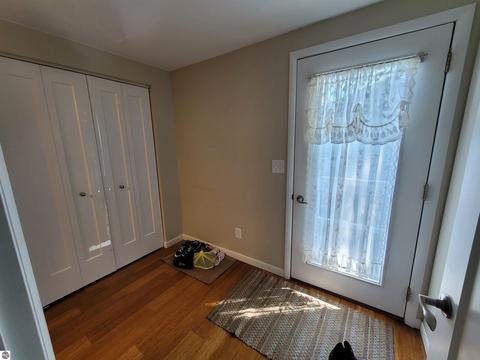 187 E Boulevard Dr, Shepherd, MI 48883 photo 6