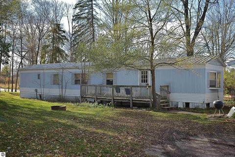 1709 Ewing St, Grawn, MI 49637