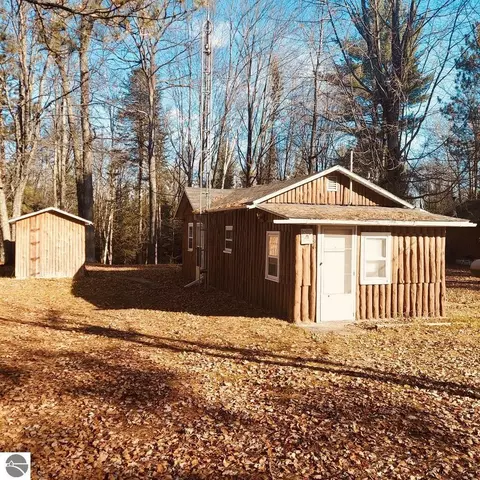 1396 Rainbow Park Trl, Mio, MI 48647