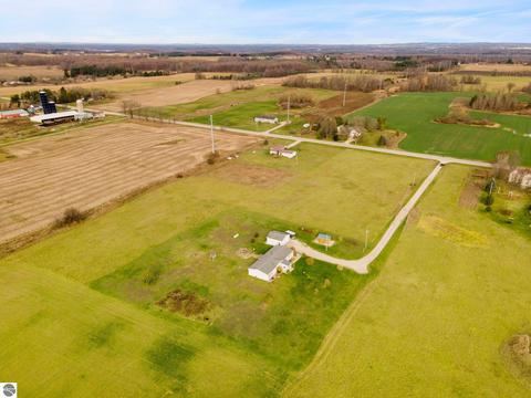 4433 Hamlin Rd, Grawn, MI 49637 photo 32