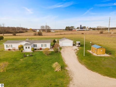 4433 Hamlin Rd, Grawn, MI 49637 photo 3