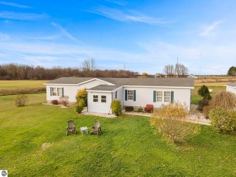 4433 Hamlin Rd, Grawn, MI 49637 photo 1