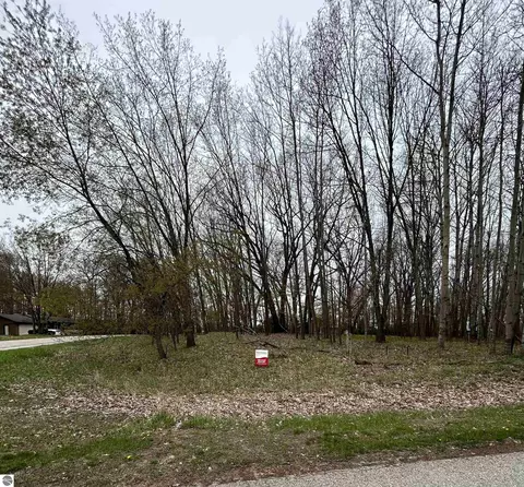 1048 Bundy Dr, Lake Isabella, MI 48893