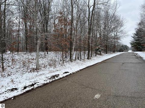 000 W Lincoln Rd, Farwell, MI 48622