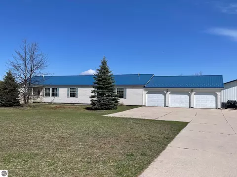 13857 S Armstrong Trl, Empire, MI 49630