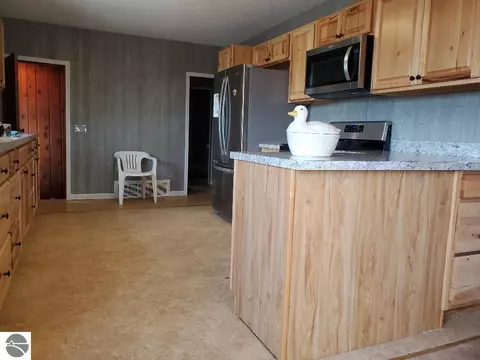 2540 Saint Charles Rd, Ithaca, MI 48847 photo 4