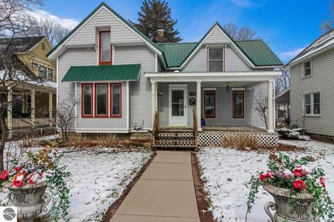 422 W Eighth St, Traverse City, MI 49684