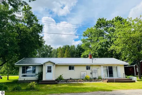 120 Kimel Dr, Cadillac, MI 49601