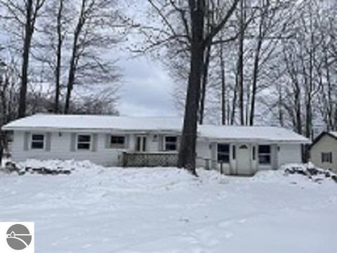 10662 Alpine Dr, Lake, MI 48632