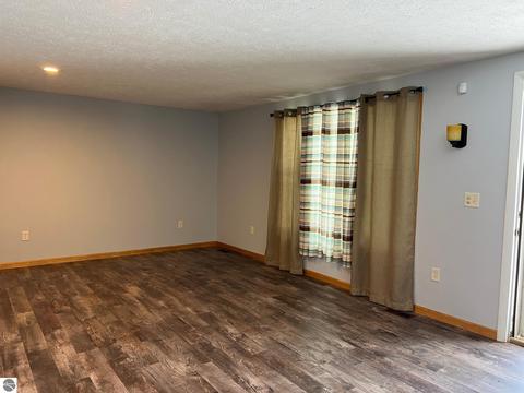 2131 Pine Crescent Dr, Farwell, MI 48622 photo 3
