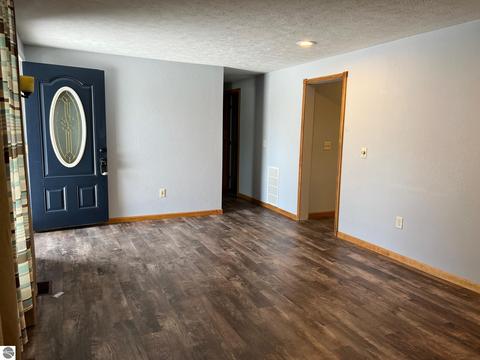 2131 Pine Crescent Dr, Farwell, MI 48622 photo 4