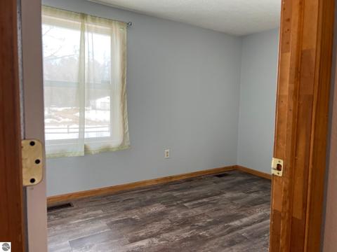 2131 Pine Crescent Dr, Farwell, MI 48622 photo 9