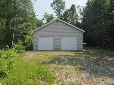 10356 Raven Dr, Ocqueoc, MI 49759 photo 4