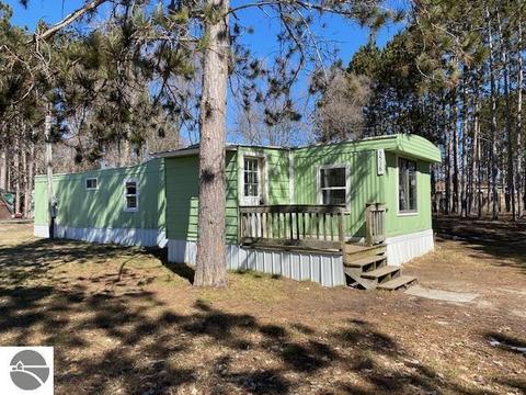 3518 S Needle Dr, Traverse City, MI 49685