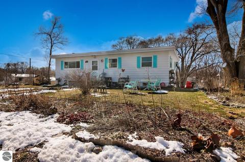 732 Grant St, Traverse City, MI 49686