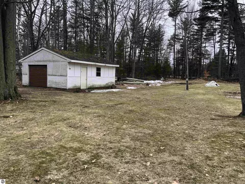 2615 West Dr, Tawas City, MI 48763