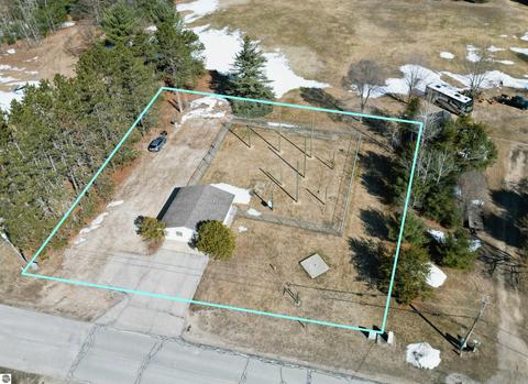106 Brown St, Kingsley, MI 49649