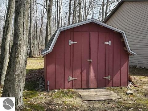 218 Henderson Lake Dr, Lupton, MI 48635 photo 4