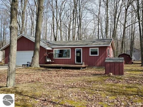 218 Henderson Lake Dr, Lupton, MI 48635