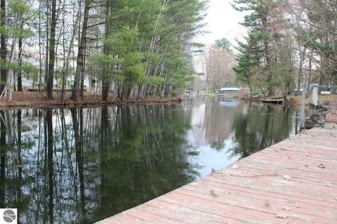 7253 NE Co Road 612, Kalkaska, MI 49646