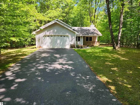 10936 Dylan Dr #15, Interlochen, MI 49643