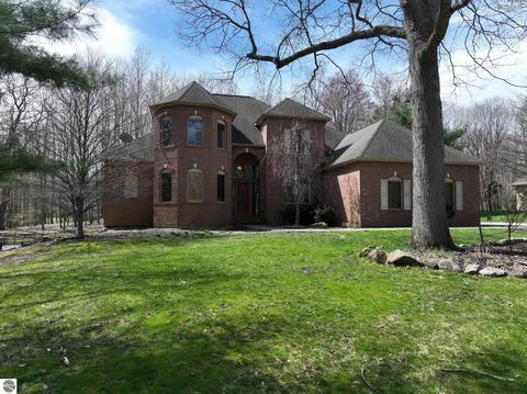 3249 Saratoga Springs Dr, Mount Pleasant, MI 48858