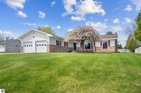 338 Sierra Dr, Traverse City, MI 49685
