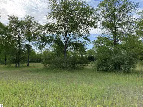 26 Deer Track Trl, Thompsonville, MI 49683