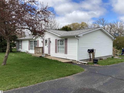 119 Hall St, West Branch, MI 48661