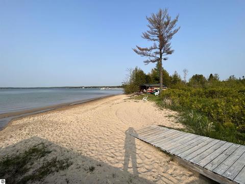 0 Robins Rdg, Charlevoix, MI 49720