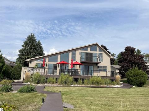 3988 Iris Dr, East Tawas, MI 48730