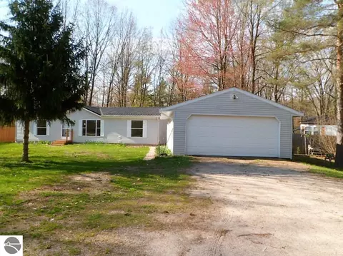1021 Cordoba, Lake Isabella, MI 48893