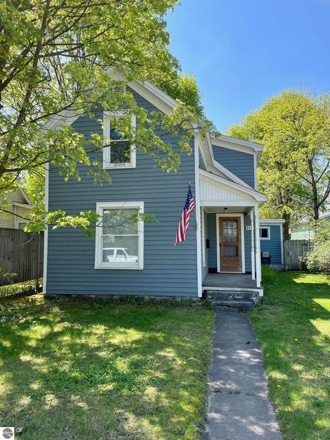 818 Eighth St, Traverse City, MI 49686
