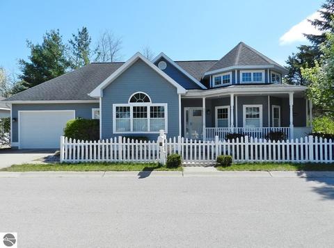540 Belanger Ln, Traverse City, MI 49684