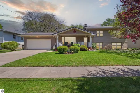 218 Fleming Dr, Alma, MI 48801