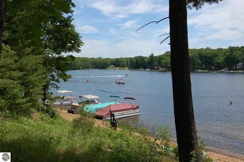 249 W Forest Trl, Leroy, MI 49655