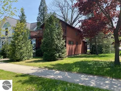 605 Seventh St, Traverse City, MI 49684