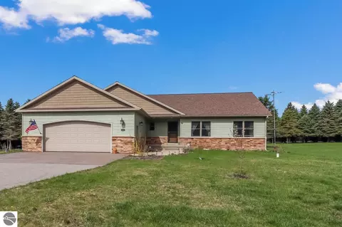 5292 45 12 Rd, Cadillac, MI 49601